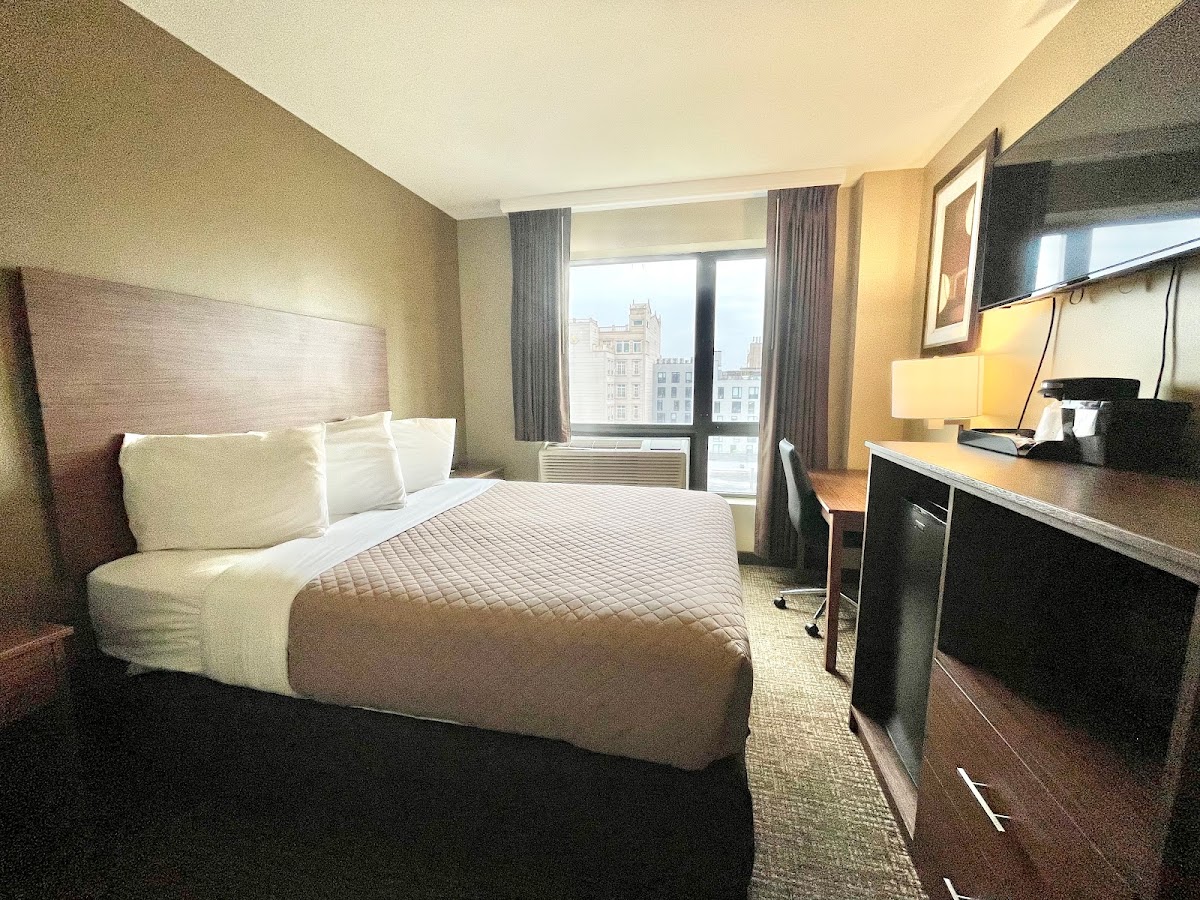 Astoria Delancy Inn & Suites